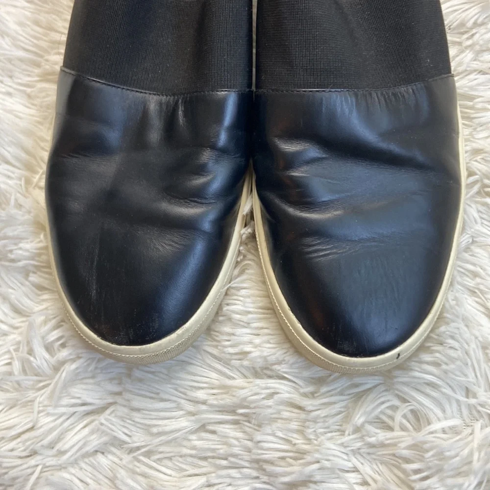 VINCE‎ CORBIN SLIP-ON SNEAKER IN BLACK LEATHER